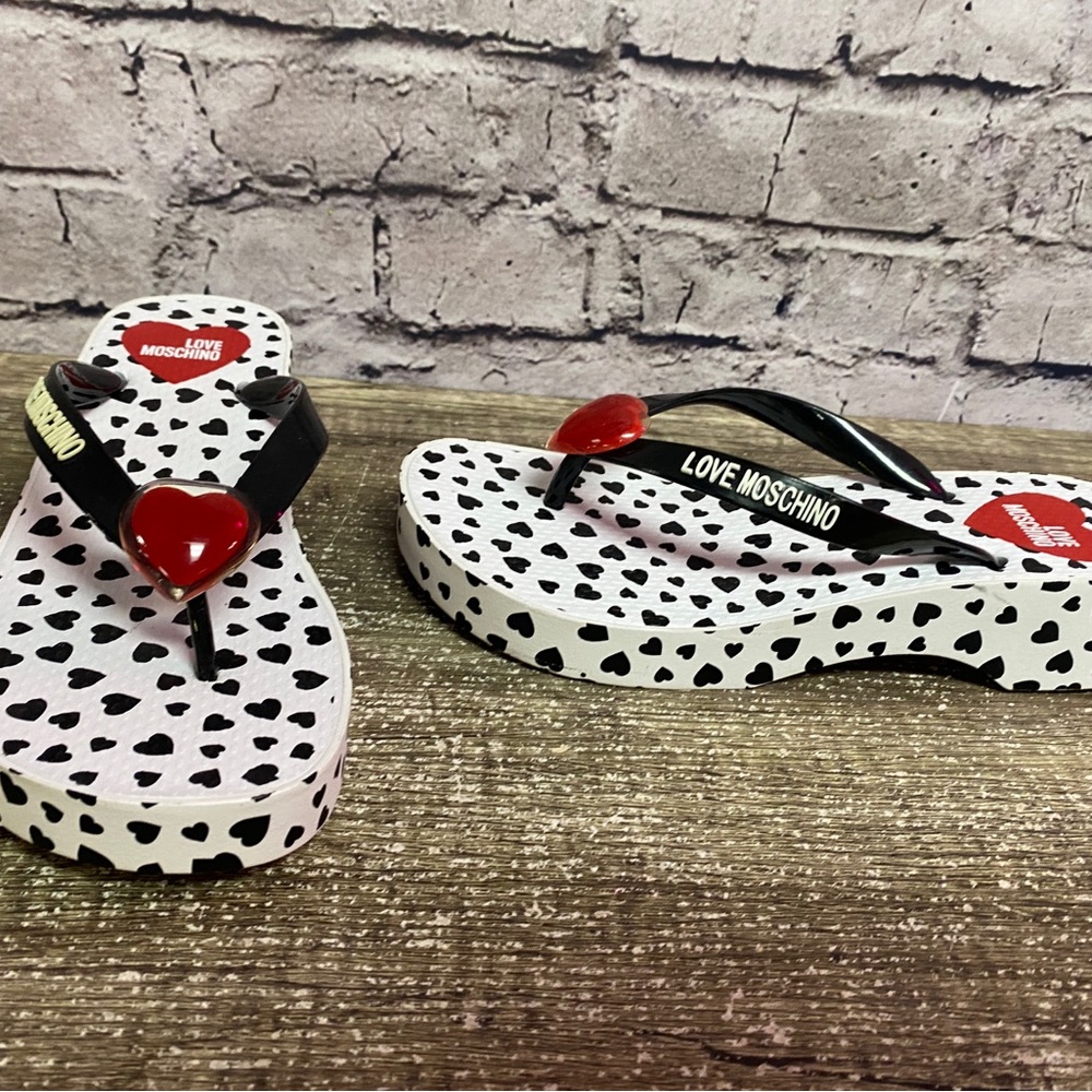 Love mochino women’s sandals flip flops white black heart Sz 36